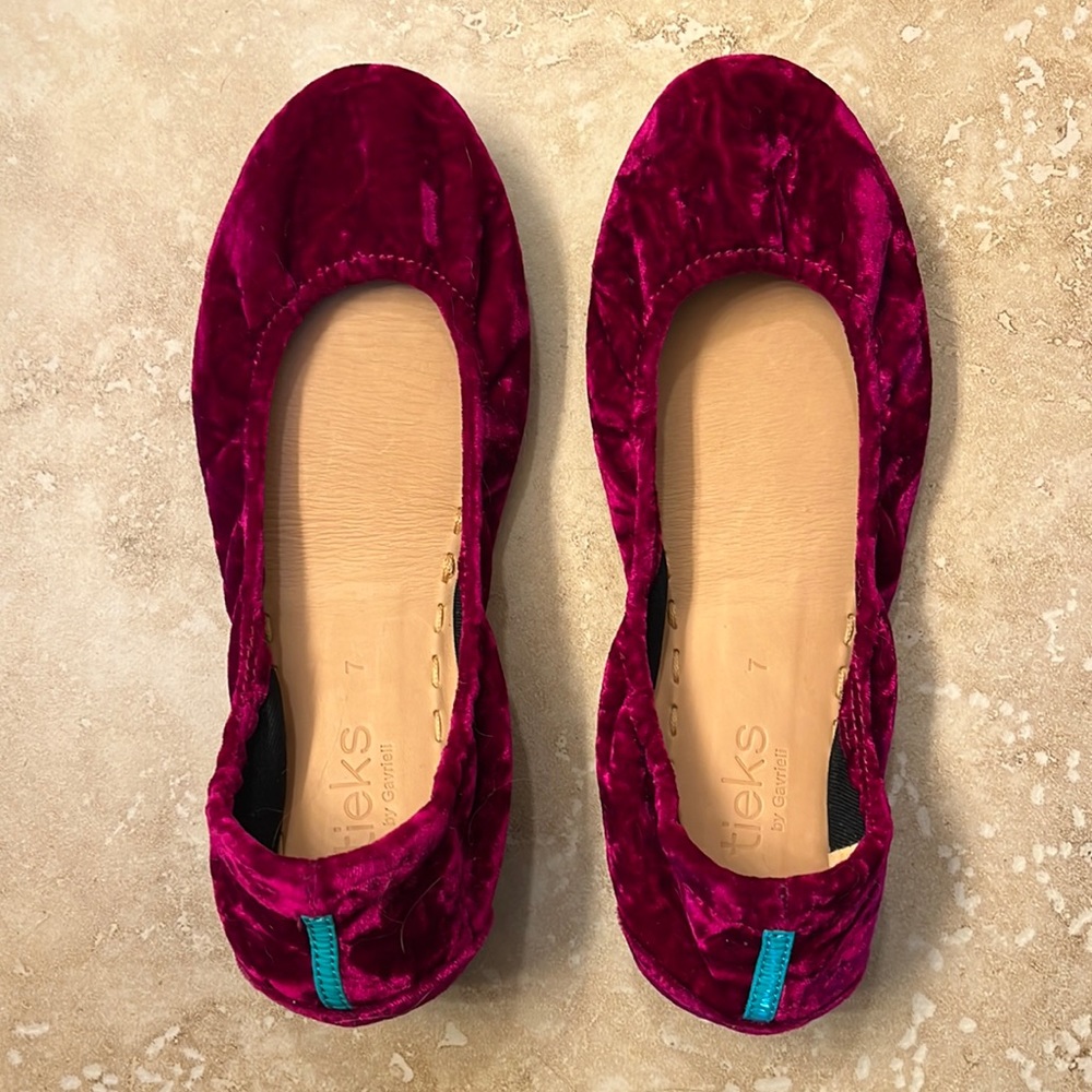 Tyrian Tieks - size 7 -RARE - no box but never worn. Not available online!